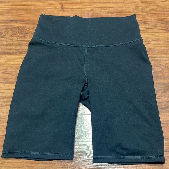 Fabletics Powerhold high waist biker shorts size med - Picture 2 of 4